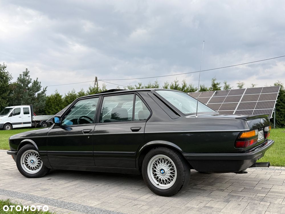BMW Seria 5 525 i - 11