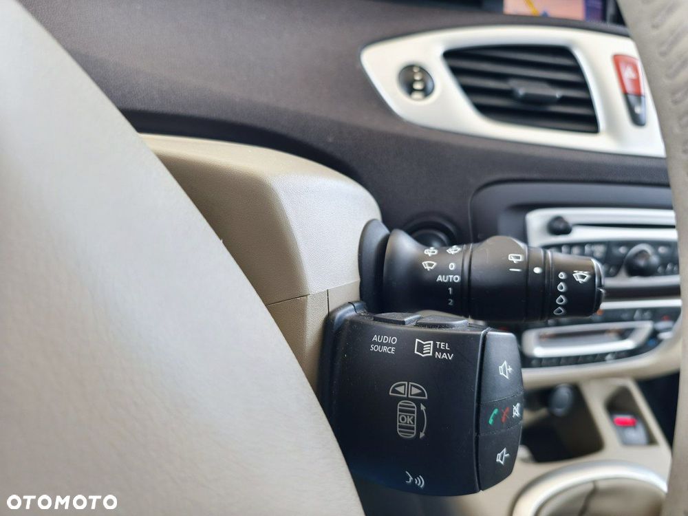 Renault Grand Scenic - 25