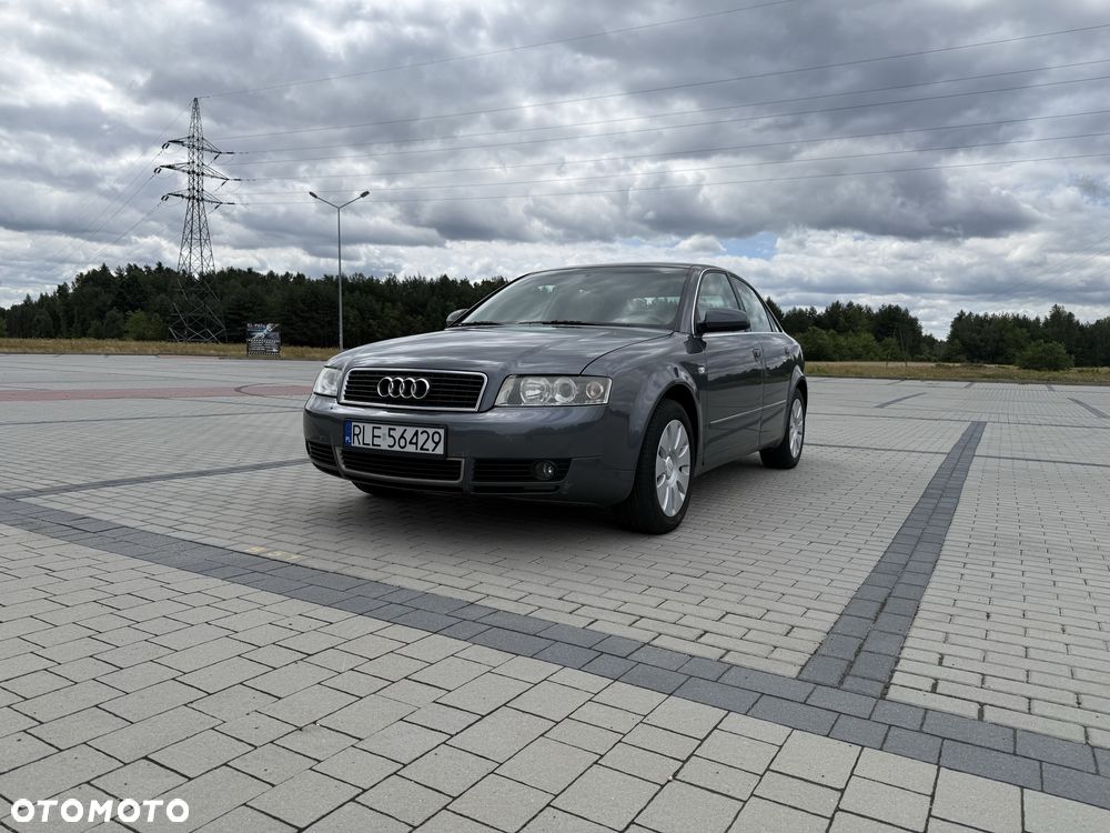 Audi A4 Limousine - 1