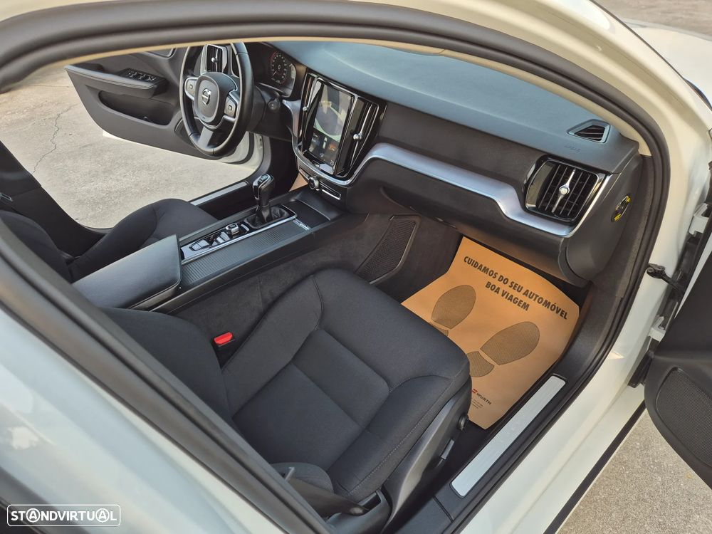 Volvo V60 2.0 D3 Momentum - 6