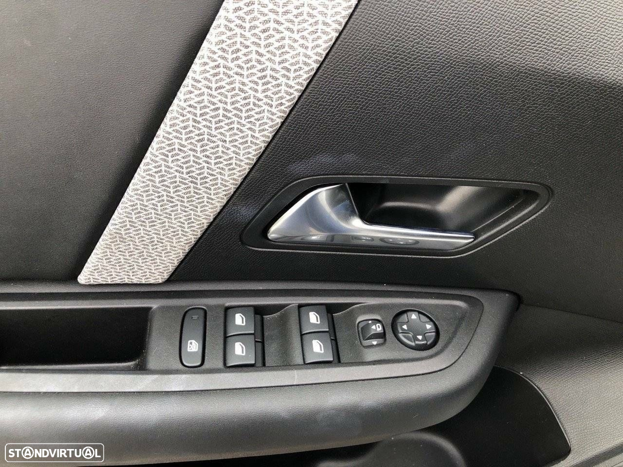 Citroën C4 X 1.2 PureTech Plus EAT8 - 12