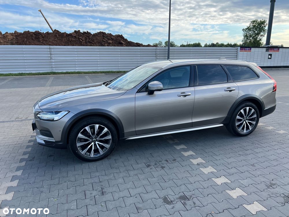 Volvo V90 Cross Country - 18