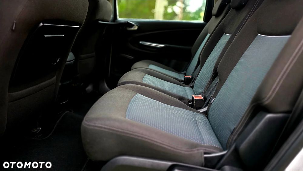 Ford Galaxy - 12