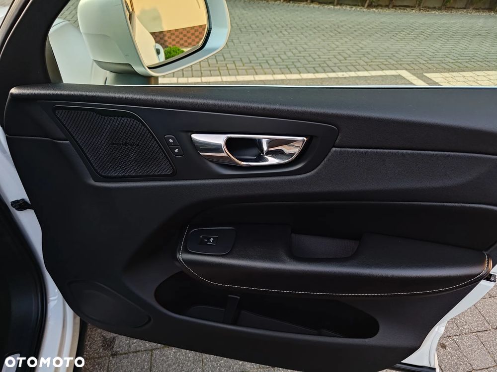 Volvo XC 60 T5 R-Design - 24