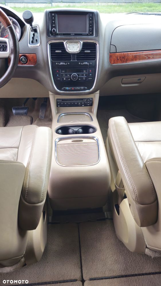 Chrysler Town & Country 3.6 Limited - 12