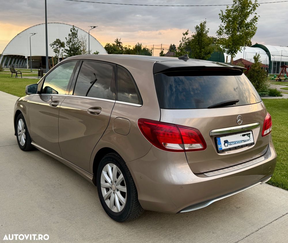 Mercedes-Benz B 180 2015 photo 5