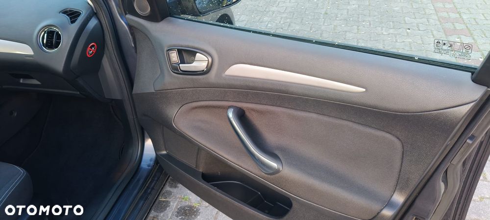 Ford Mondeo 2.0 Ambiente - 19
