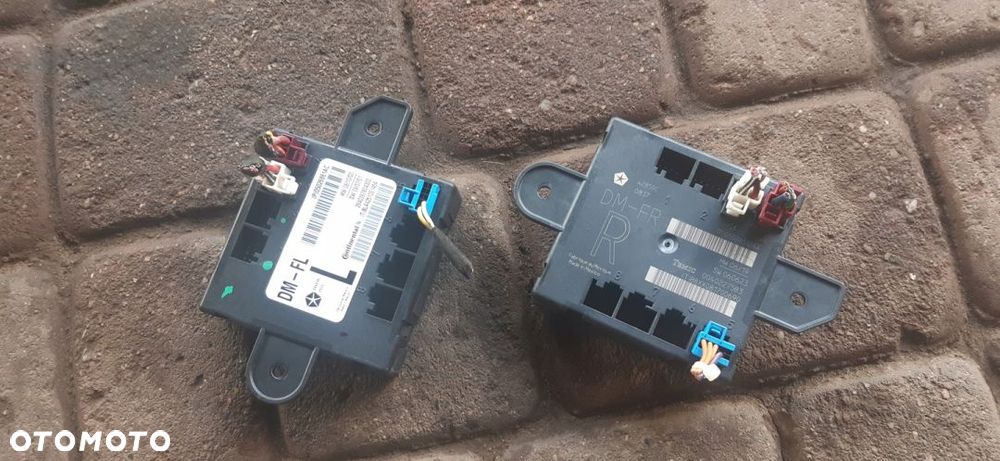 Dodge Nitro 2.8 Sterownik Moduł Drzwi Lewy Przód - 1