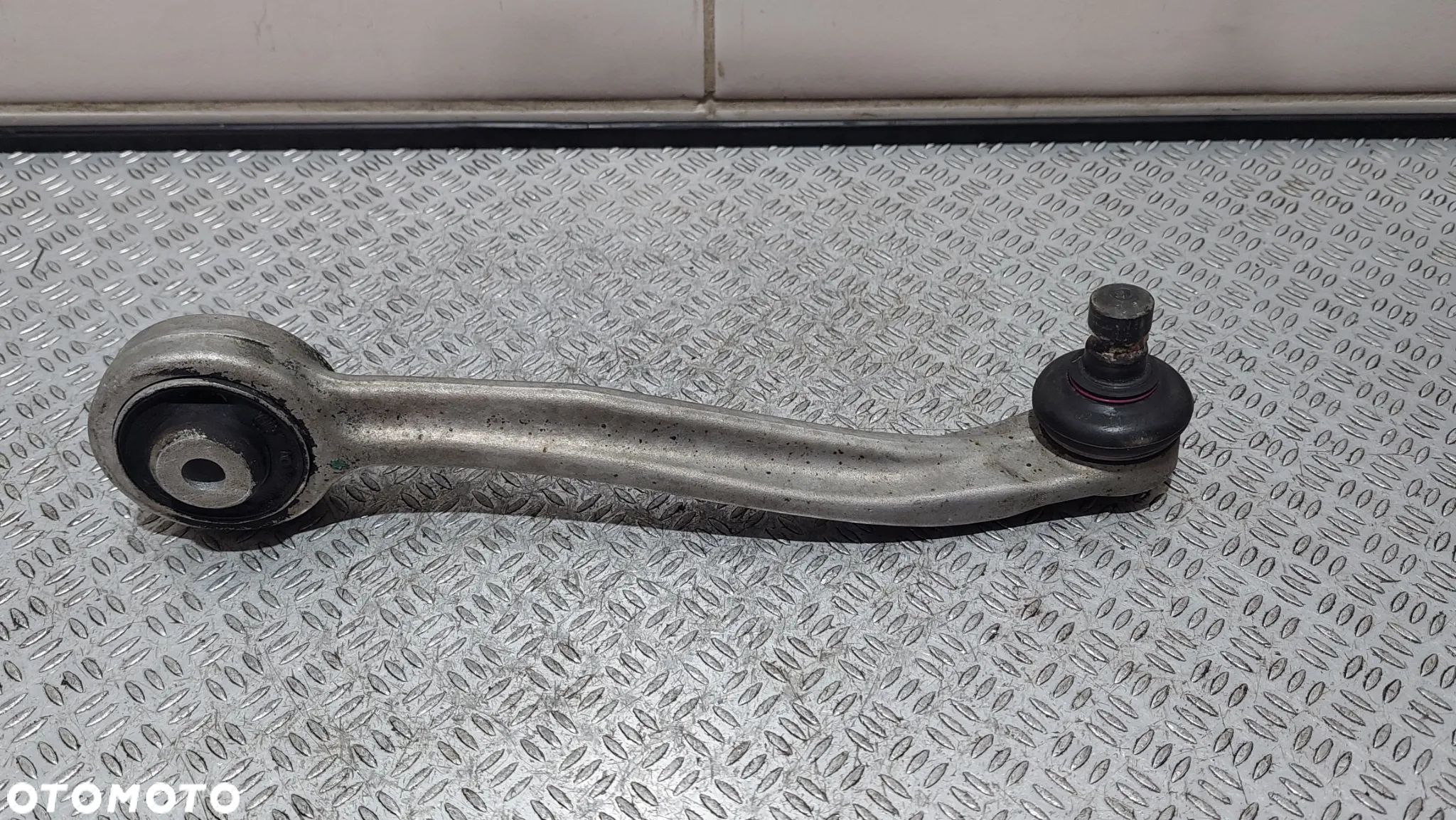 WAHACZ LEWY PRZÓD AUDI A4 B8 R2009 NR 8K0509A - 1