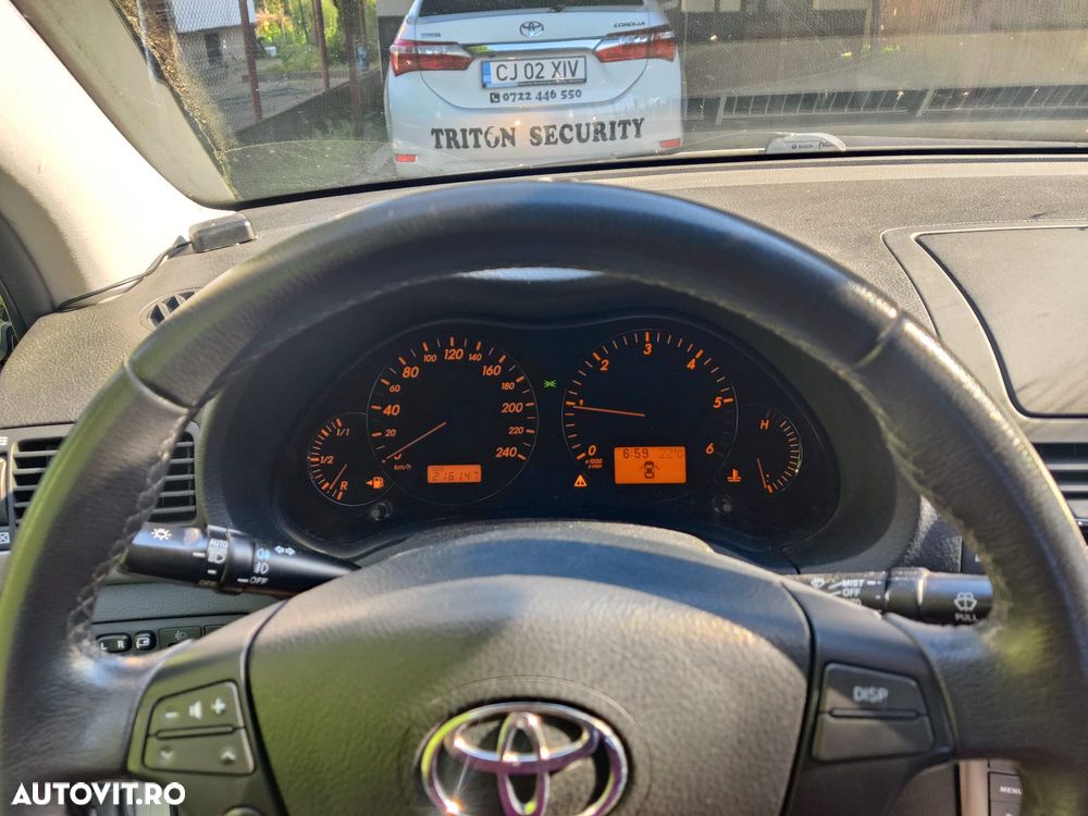 Toyota Avensis 2.0 D-4D Executive - 7