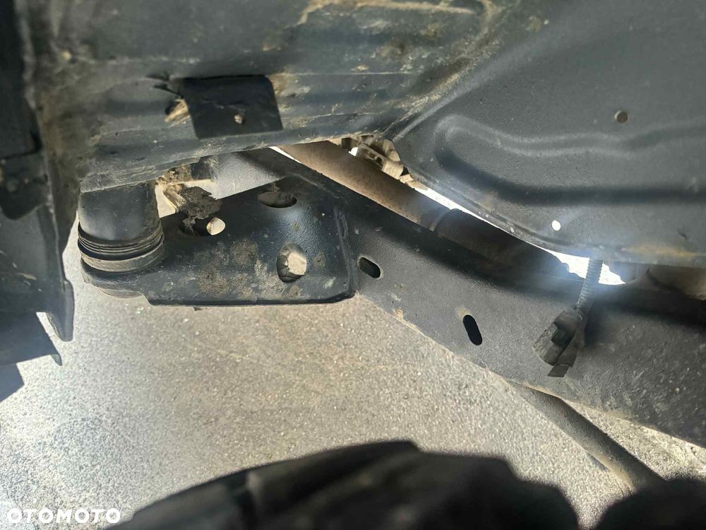 Mitsubishi Pajero - 10