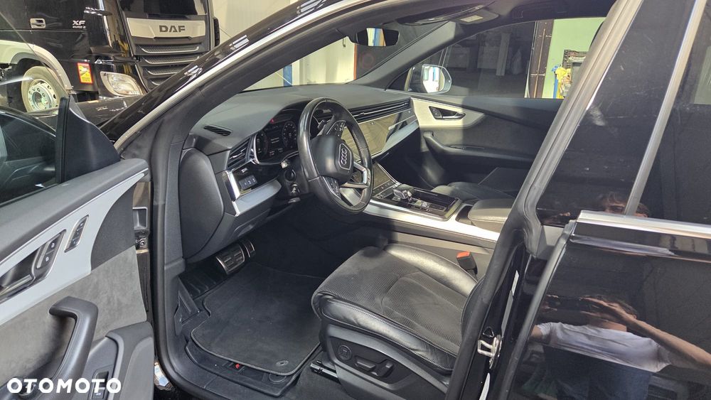 Audi Q8 - 9