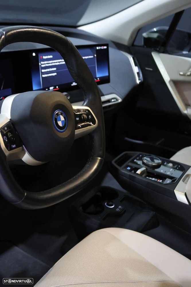 BMW iX xDrive 40 Pack Desportivo - 17