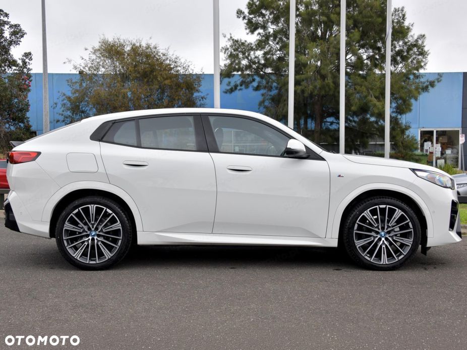 BMW iX2 - 3