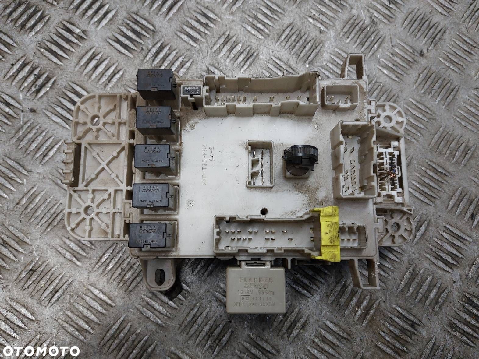 SKRZYNKA PRZEKAŹNIKÓW PRZEKAŹNIK KIERUNKÓW TOYOTA RAV4 II 81980-50030 - 1