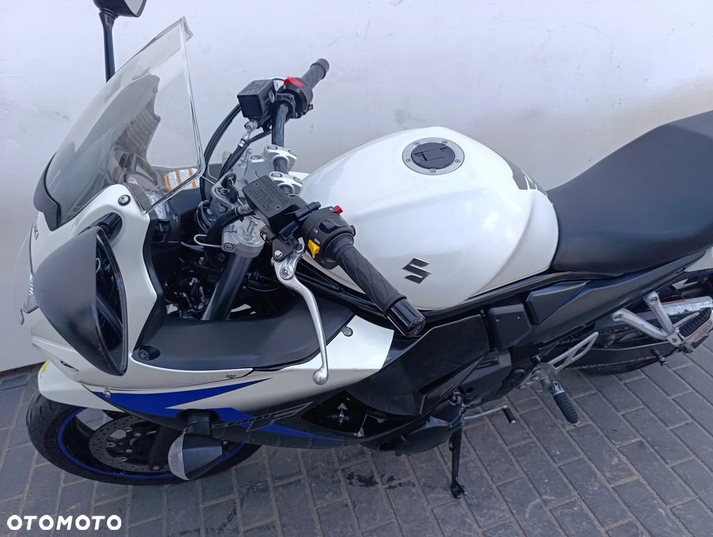 Suzuki GSX - 11