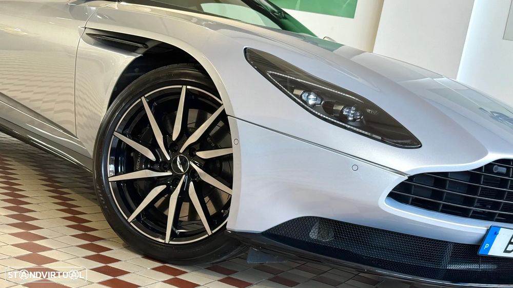 Aston Martin DB11 Coupé V8 - 11