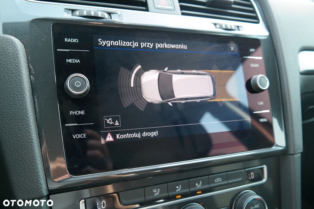 Volkswagen Golf - 22