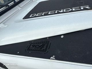Land Rover Defender - 27