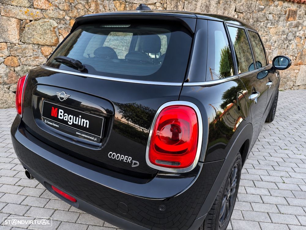 MINI 5 Portas Cooper D Auto - 13