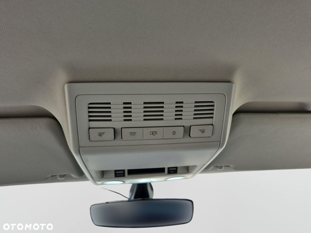 Volkswagen Multivan 2.0 TDI L2 Comfortline DSG - 18