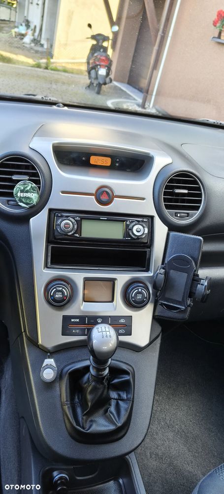 Kia Carens 2.0 CRDi Tour - 9