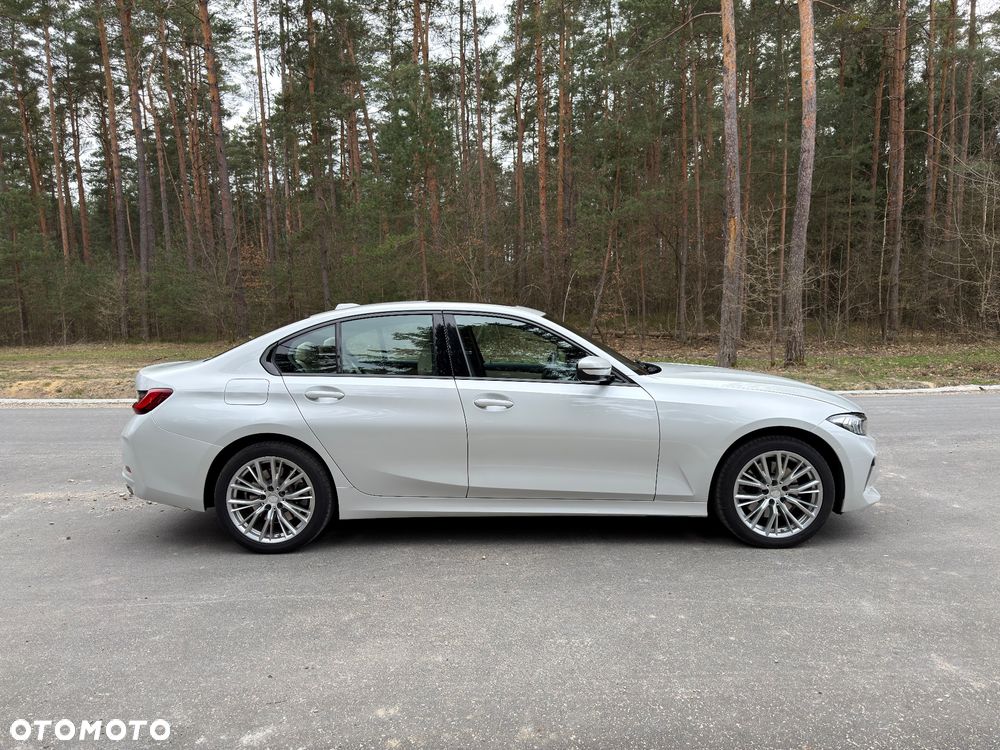 BMW Seria 3 330i xDrive Sport Line - 4