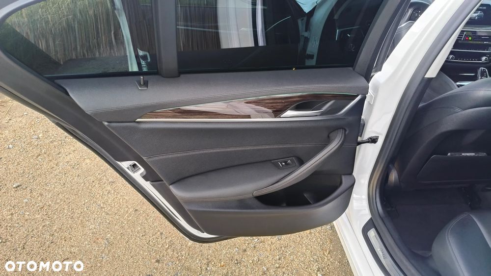 BMW Seria 5 520d xDrive Luxury Line sport - 34