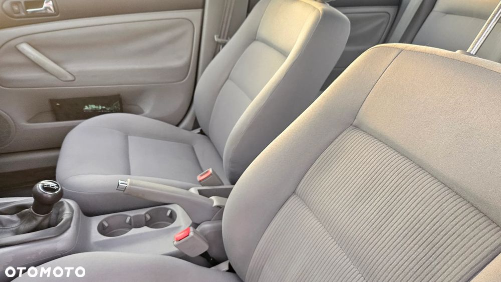 Volkswagen Passat 1.8T Basis - 19