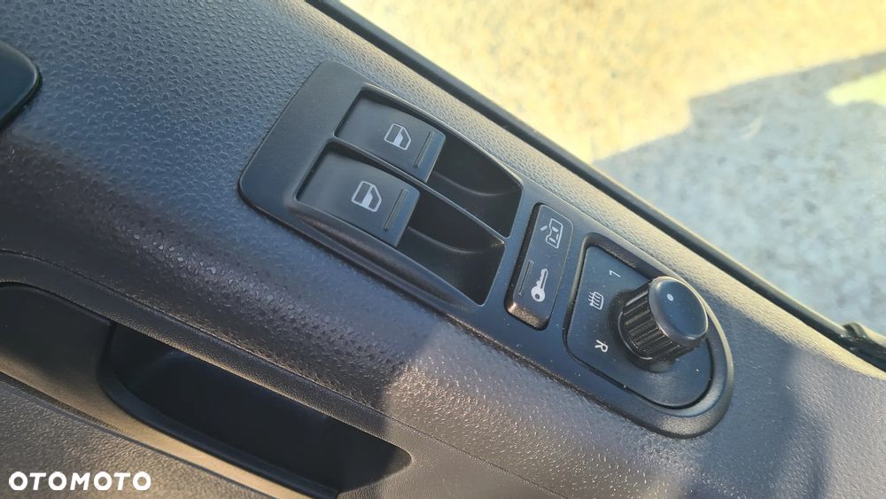 Volkswagen Caravelle - 14