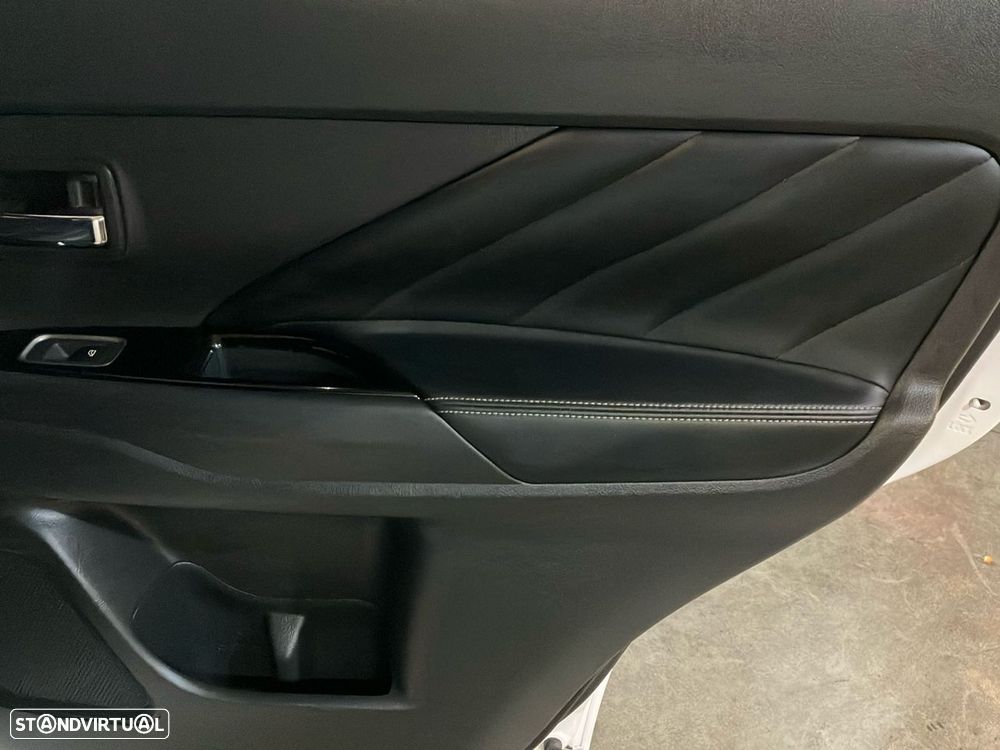 Mitsubishi Outlander - 24