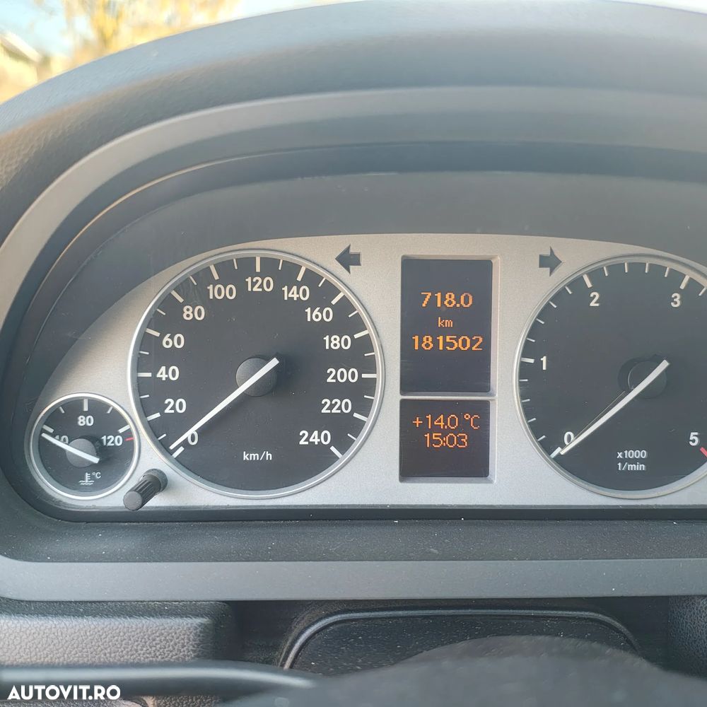 Mercedes-Benz EQB - 8