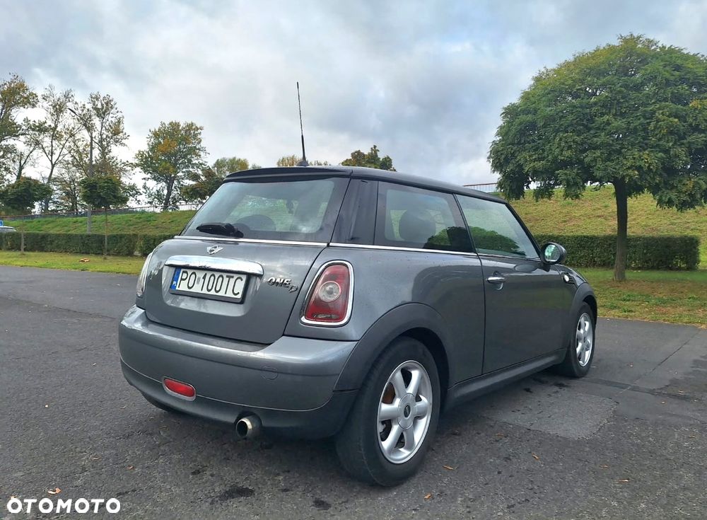 Mini One 2010 photo 3