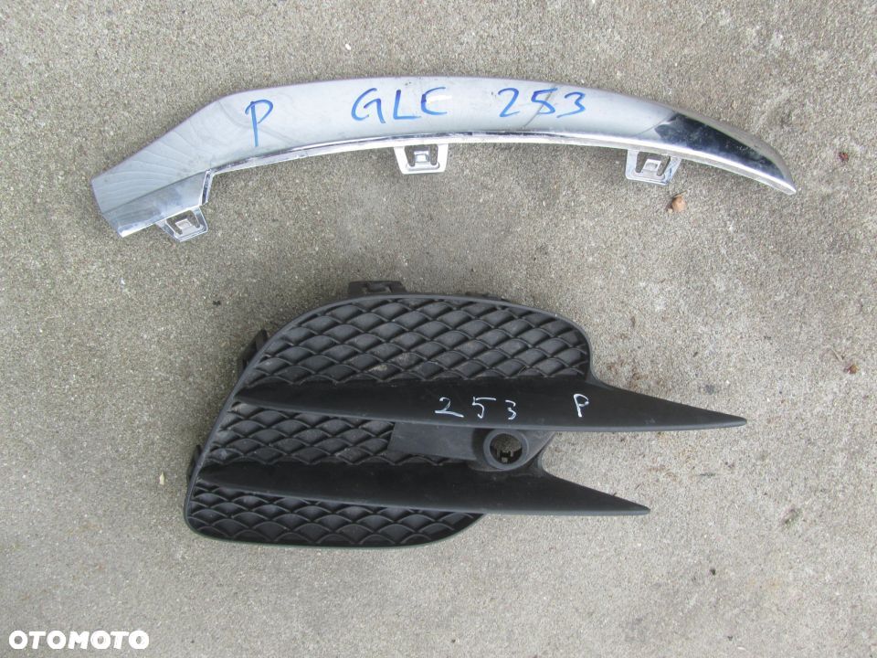 MERCEDES GLC  253 AMG WLOT KRATKA AMG listwa chrom prawa zderzaka - 1