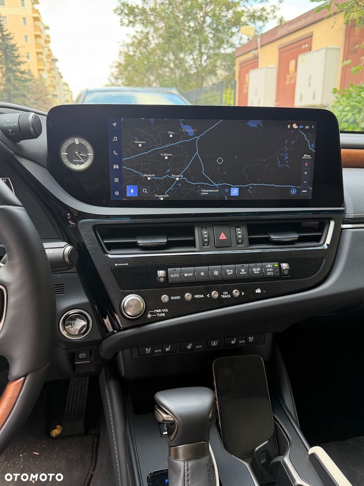 Lexus ES - 9