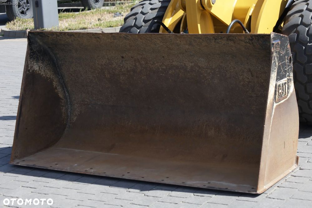 Caterpillar CAT 906M - 10