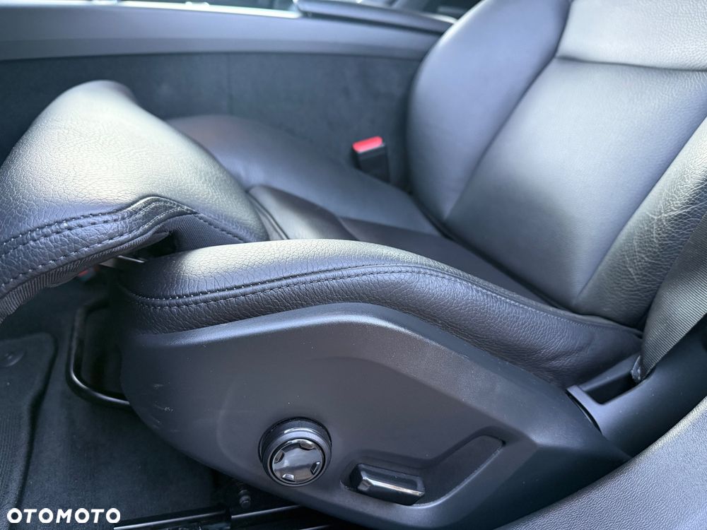 Volvo V60 B3 B DKG Momentum Pro - 29