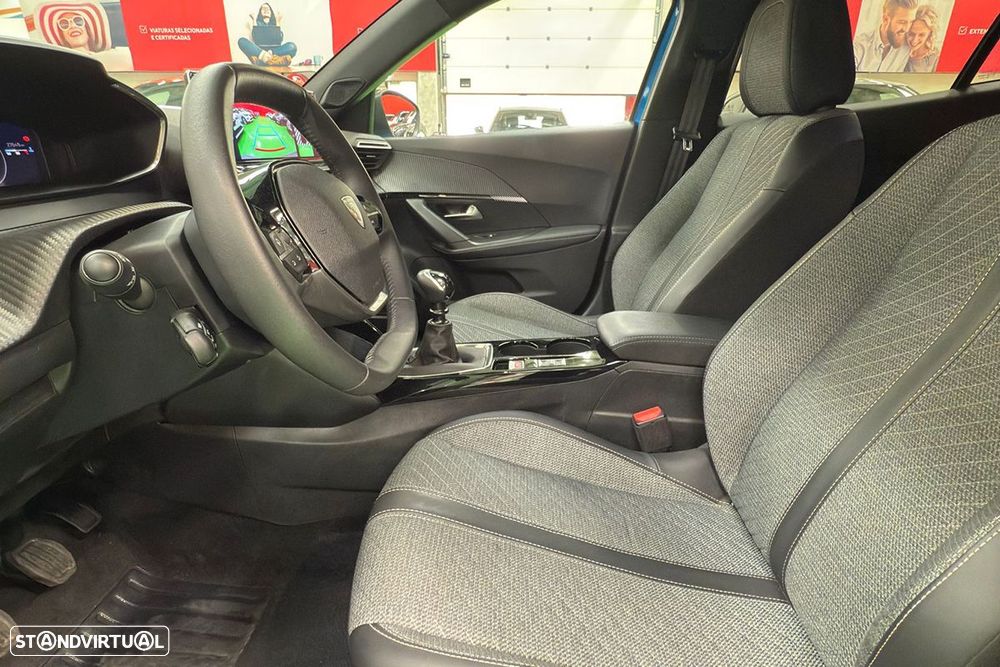 Peugeot 2008 1.2 PureTech Allure - 12