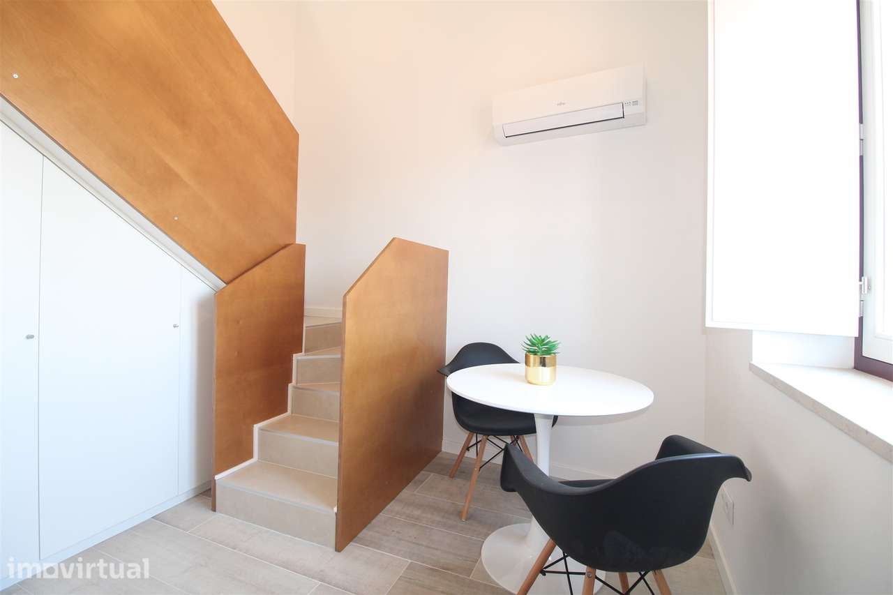 Apartamento T0 Duplex na zona da Baixa - Grande imagem: 2/11