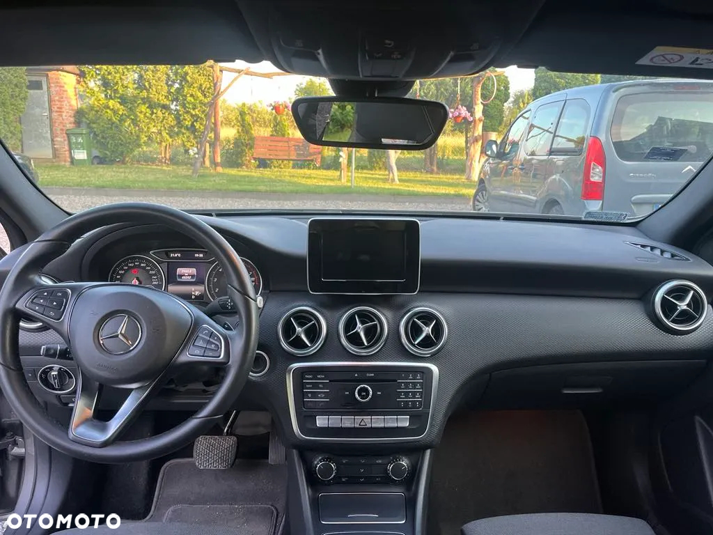 Mercedes-Benz Klasa A 180 (BlueEFFICIENCY) 7G-DCT - 10