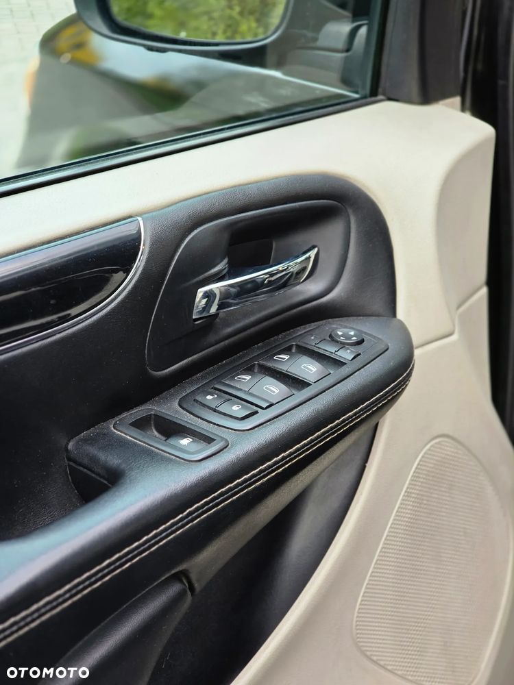 Dodge Grand Caravan - 14