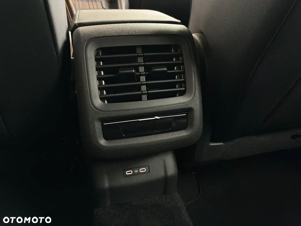 Volkswagen T-Roc - 33