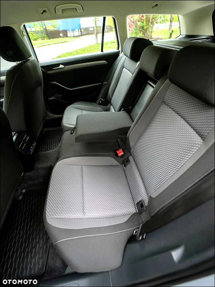 Volkswagen Passat - 8