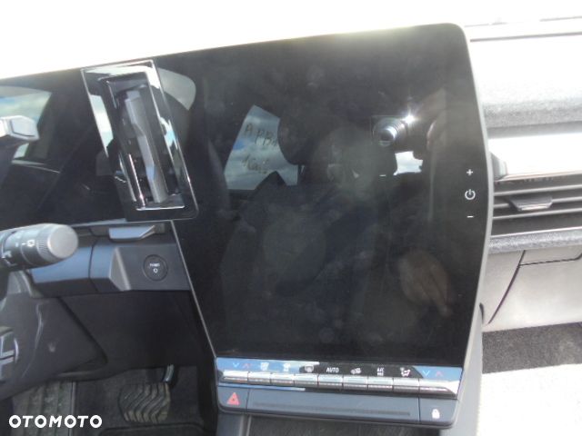 Renault Scenic 220 Long Range Techno - 7