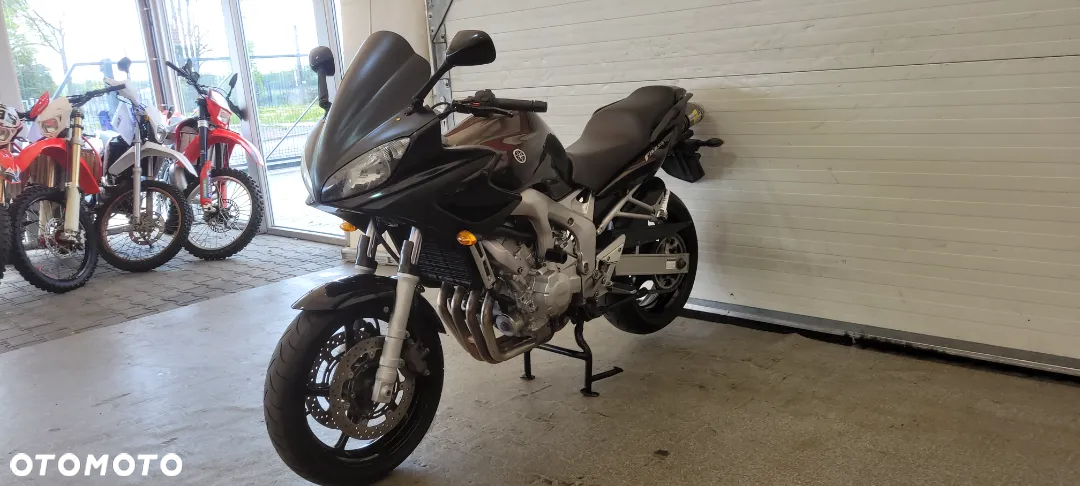 Yamaha FZ - 16