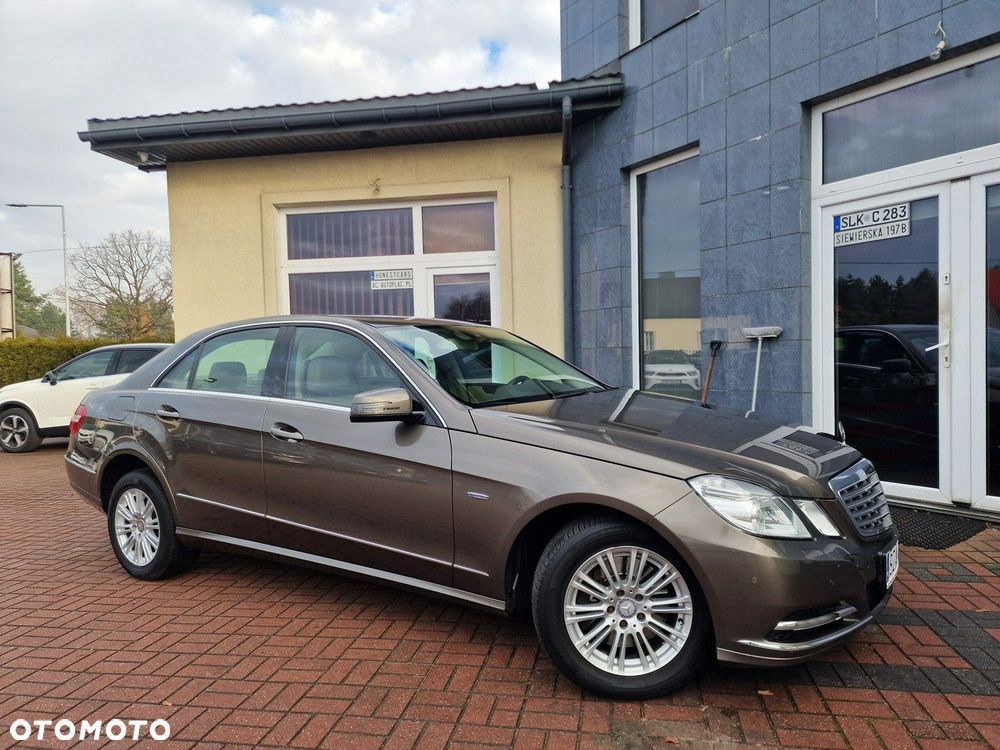 Mercedes-Benz Klasa E 250 BlueEFFICIENCY 7G-TRONIC Elegance - 3