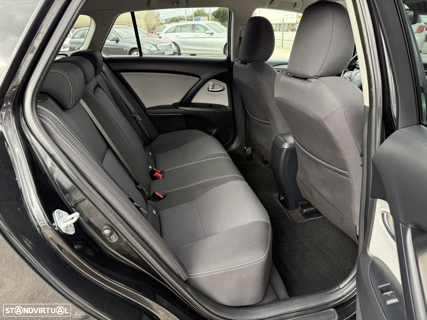 Toyota Avensis Touring Sports 2.0 D-4D Luxury+GPS - 12