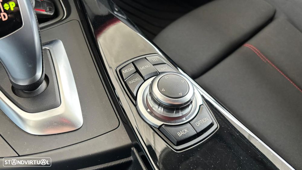 BMW 318 d Auto Line Sport - 23