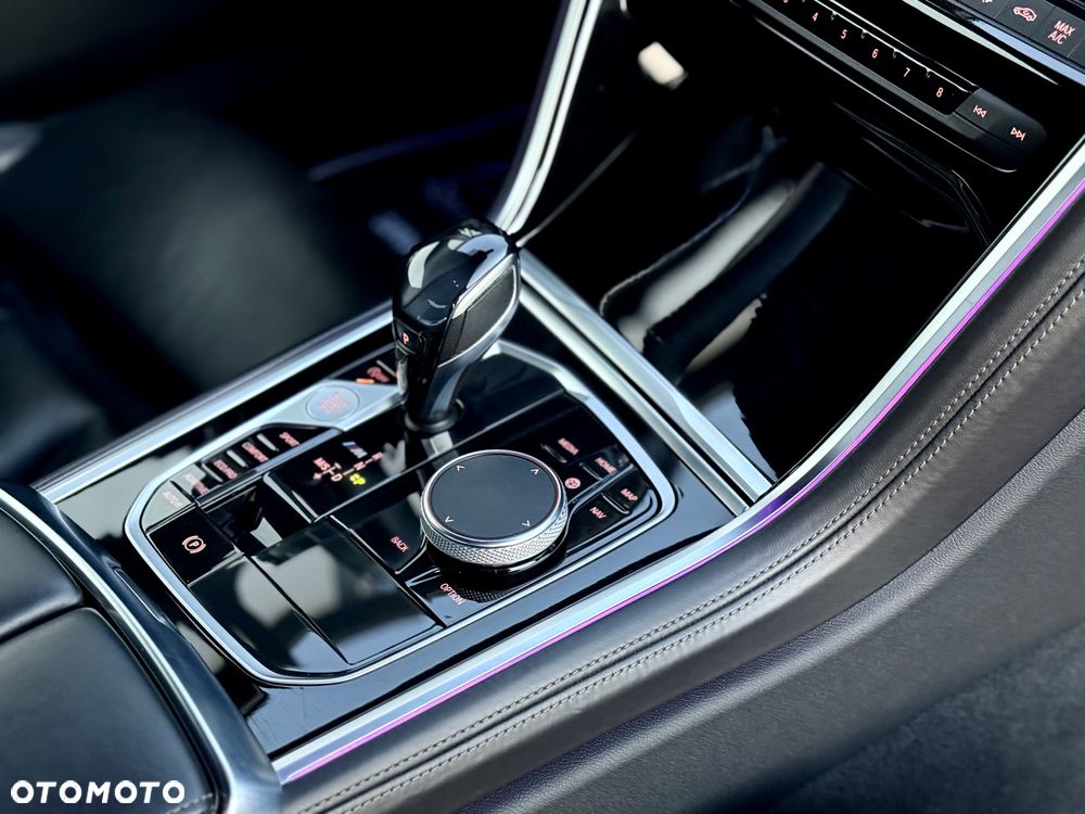 BMW Seria 8 - 33
