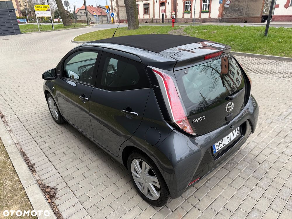 Toyota Aygo x-play Edition-S - 2